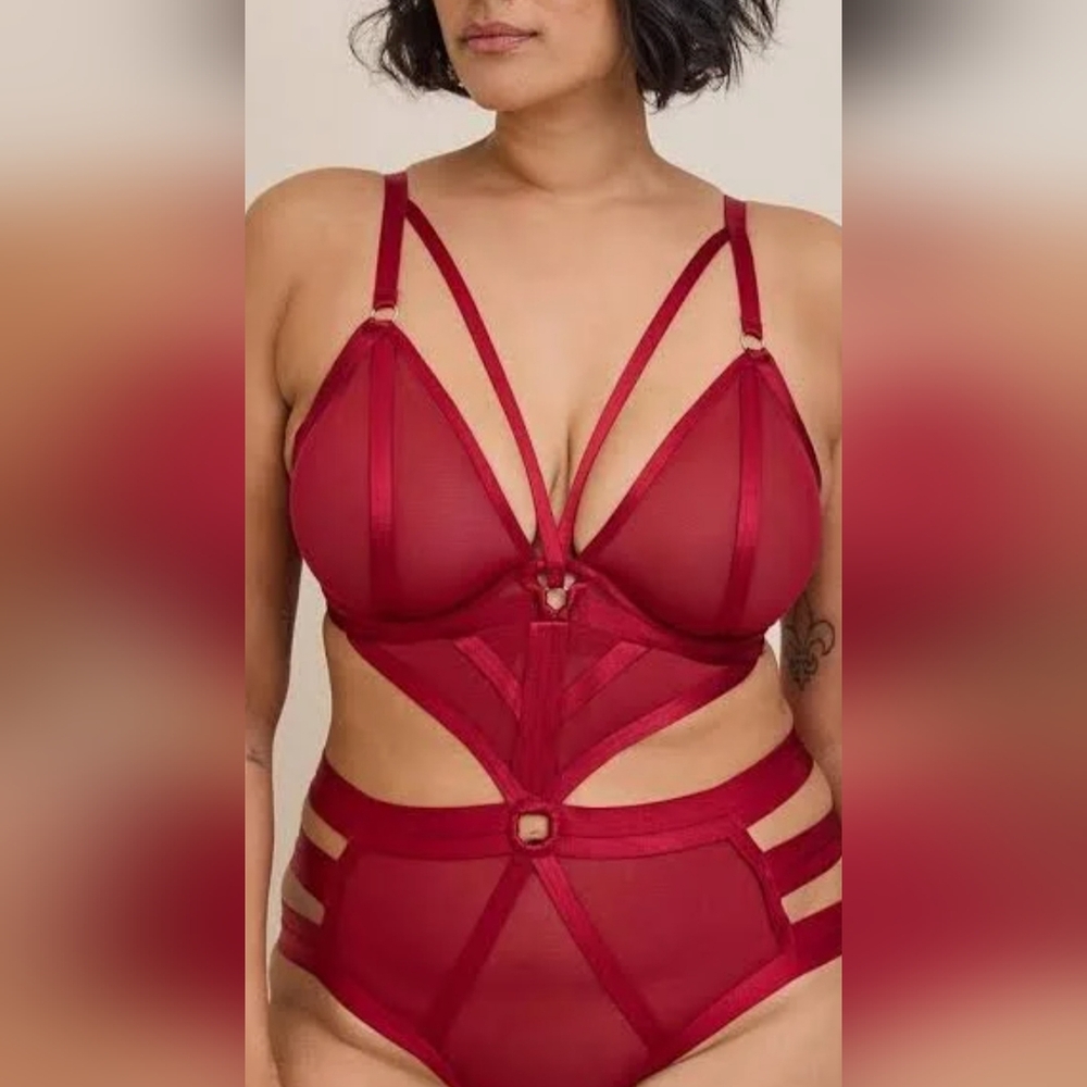 Elegant Dark Red/Maroon Strappy Lingerie Bodysuit NWT Torrid size 2